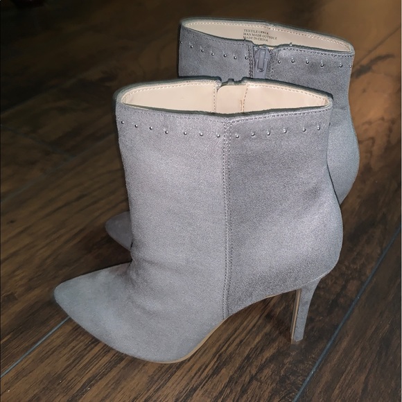 NEIMAN MARCUS (8) STUDDED GREY “MICRO SUEDE”, NWOT! BEAUTIFUL. NEVER WORN. - Picture 7 of 10